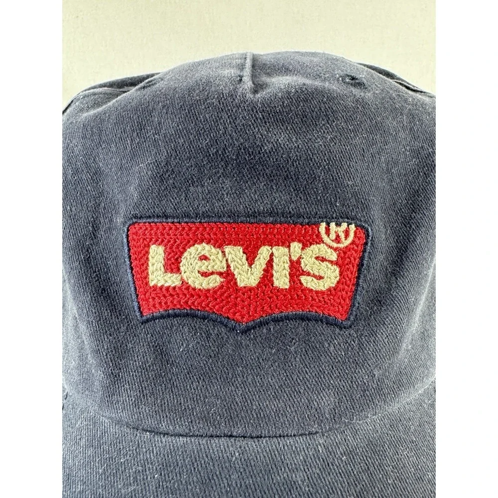 Levi's Batwing Baseball cap - adjustable strap one size with red logo (Navy)